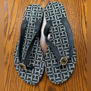 Tommy Hilfiger Flip Flops Black With Gold Logo Size 9 NWOT
